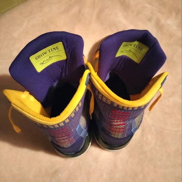 Kobe elite 9s laker color way in really good condition these are a rare sneaker RARE? Nike Kobe 9 Elite Inspiration Lakers Gold Black Sz 8  main image 3